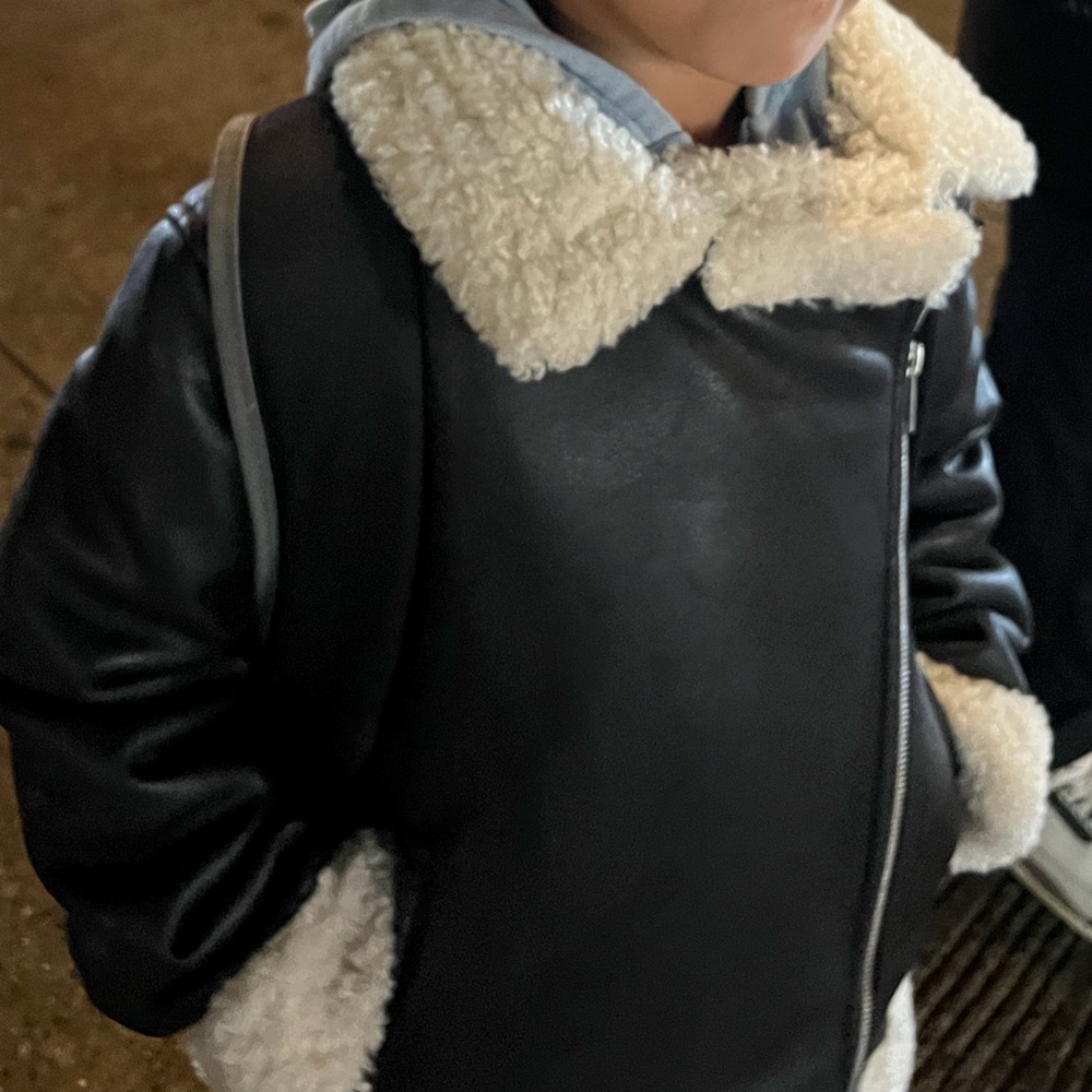 VGUC H&M Faux Leather Faux Wool Stylish Black and White Jacket, Unisex (6-7 yrs) - Picture 14 of 14